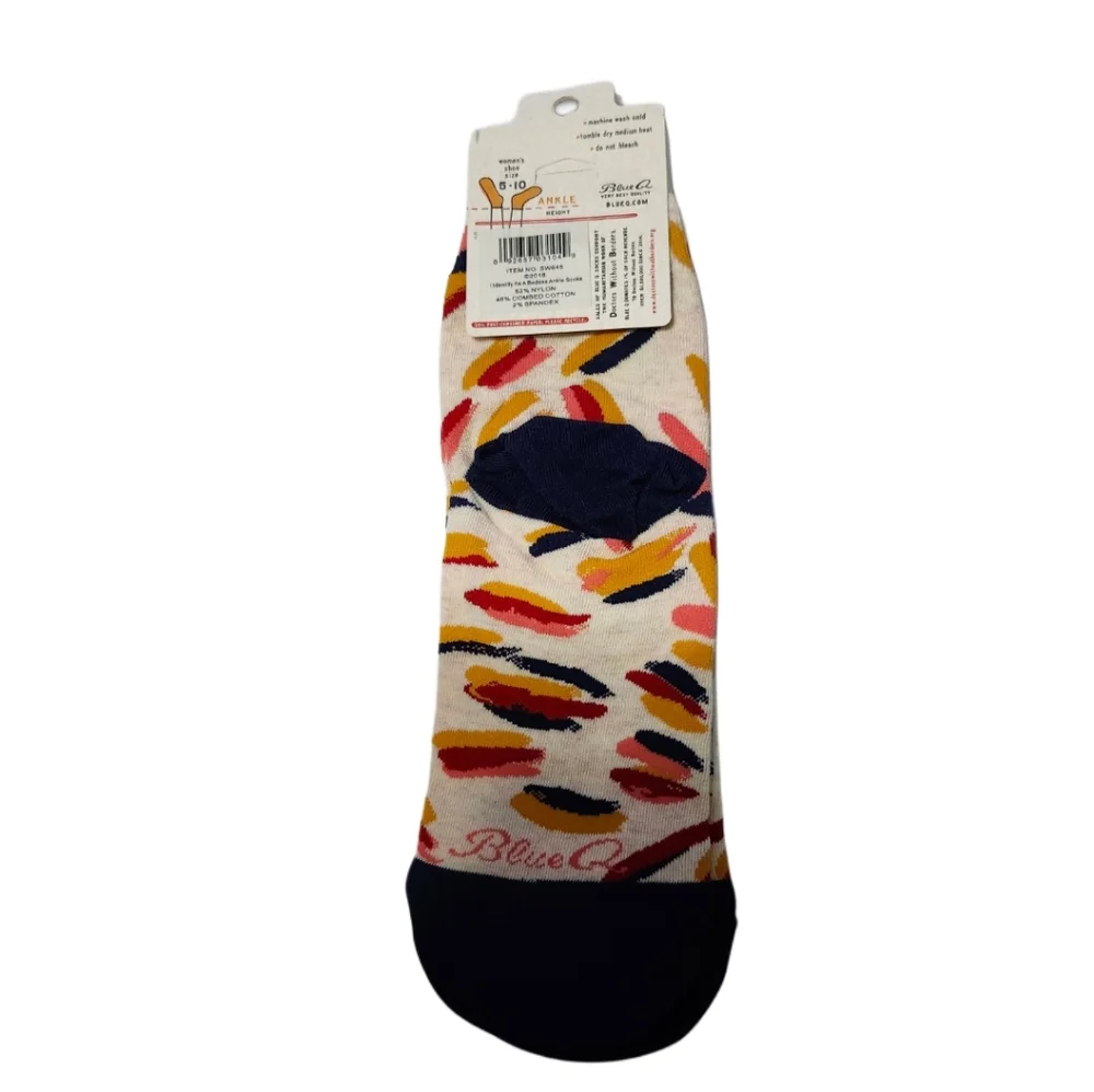 NWT  Blue Q  Women's  Graphic  Ankle  Socks   Multicolor